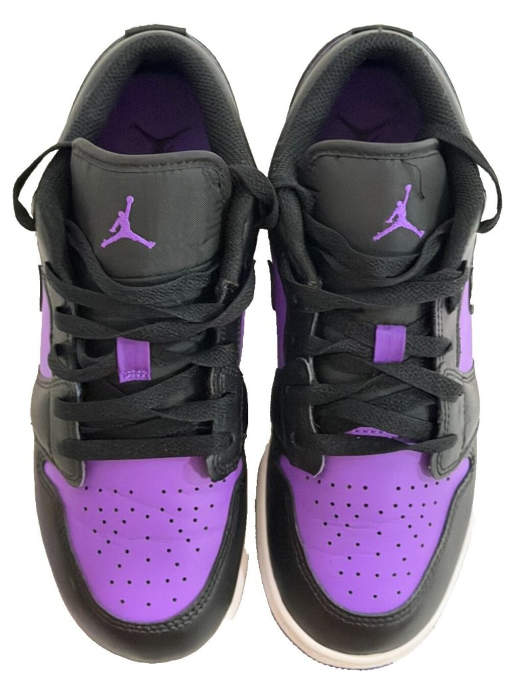 Air Jordan 1 Low GS Black and Purple Venom Sneakers Youth 5.5 Unisex Lace up